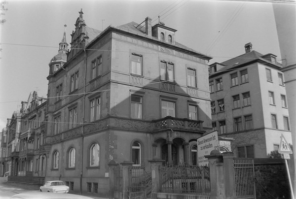 In der Mainzerstraße wurde 1973 diese Gebäude abgerissen. Versuchen Sie den heutigen Ort zufinden und vergleichen Sie. 