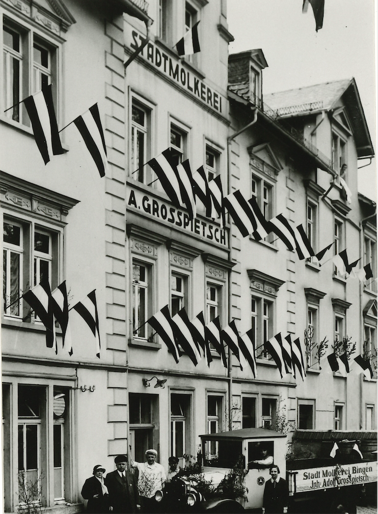Das Molkerei-Gebäude in der NS-Zeit. Foto ist mit „Rheinstraße“ beschrieben. (Ecke Rheinstraße/Rathausstraße?)