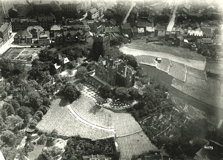 Foto der Burg Klopp aus der Vogelperspektive von 1928