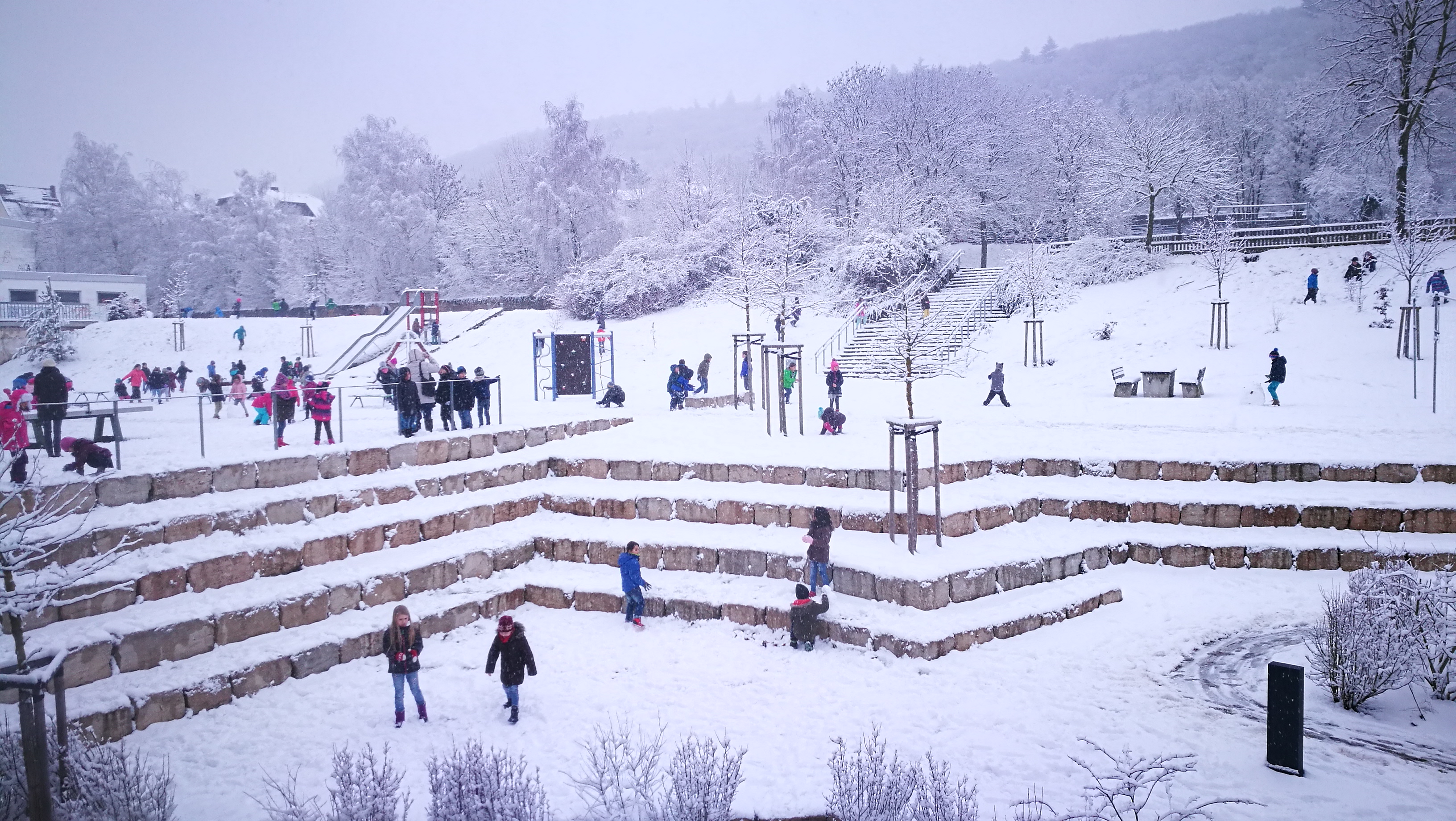 Schulhof im Schnee     |  Quelle: Stadt Bingen