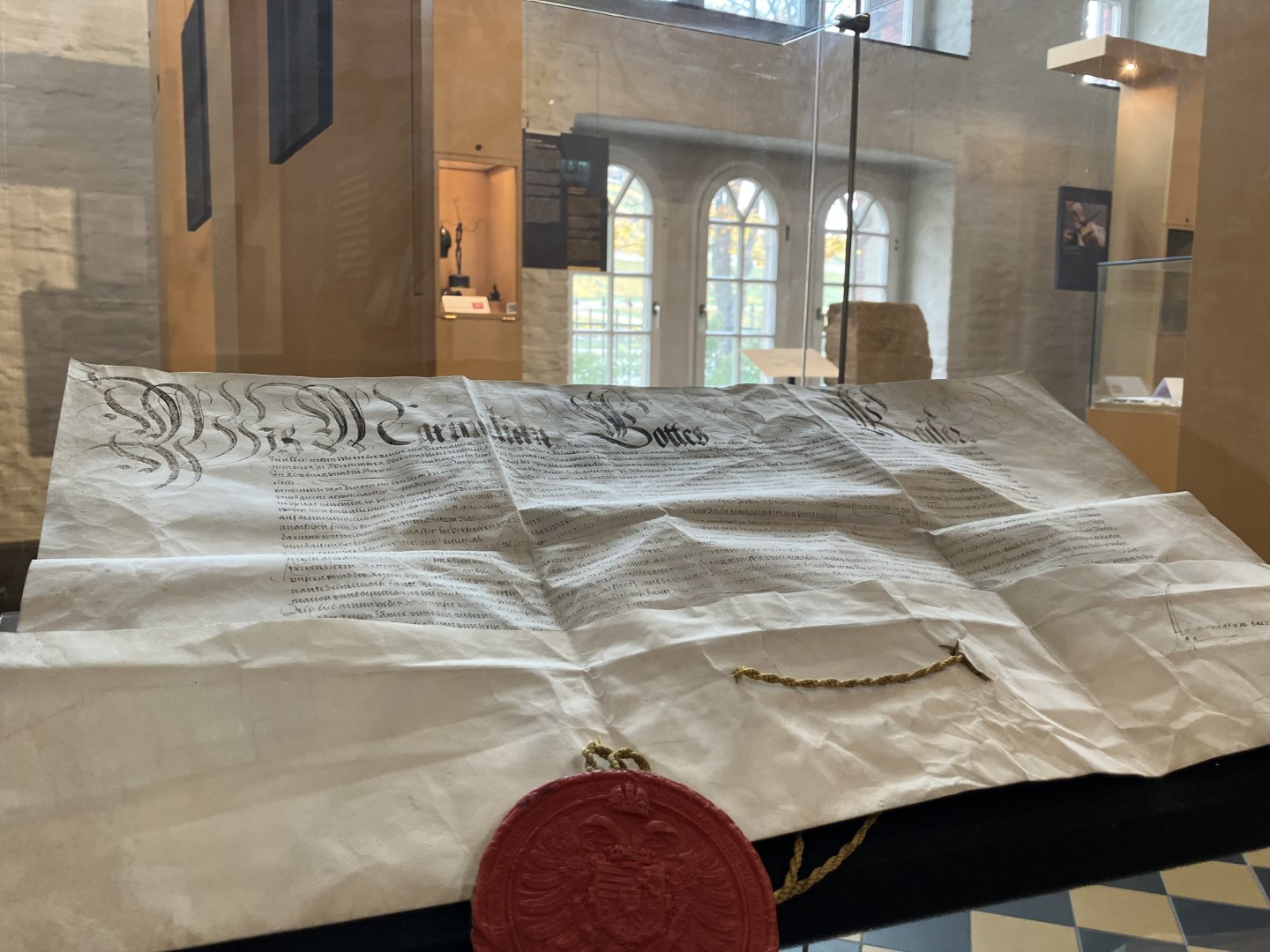 Endlich wieder zurück am Rhein-Nahe-Eck: Eine Urkunde Kaiser Maximilians II. für die Stadt Bingen von 1575.