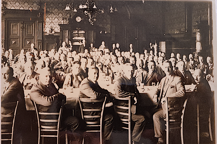 Der große Saal, Foto vermutlich 1920er Jahre.