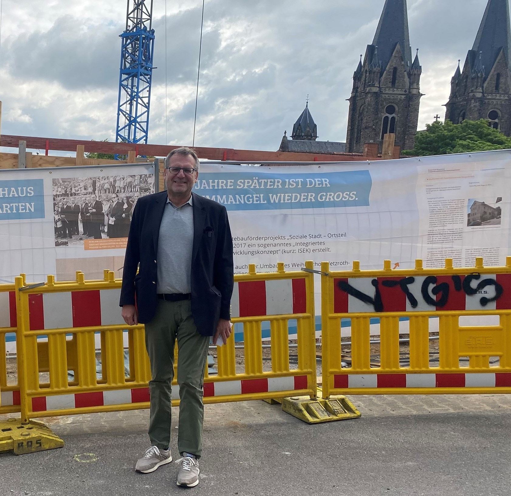 „An der Baustelle des Familienzentrums ist nun auch eine Art Ausstellung zu bewundern!“