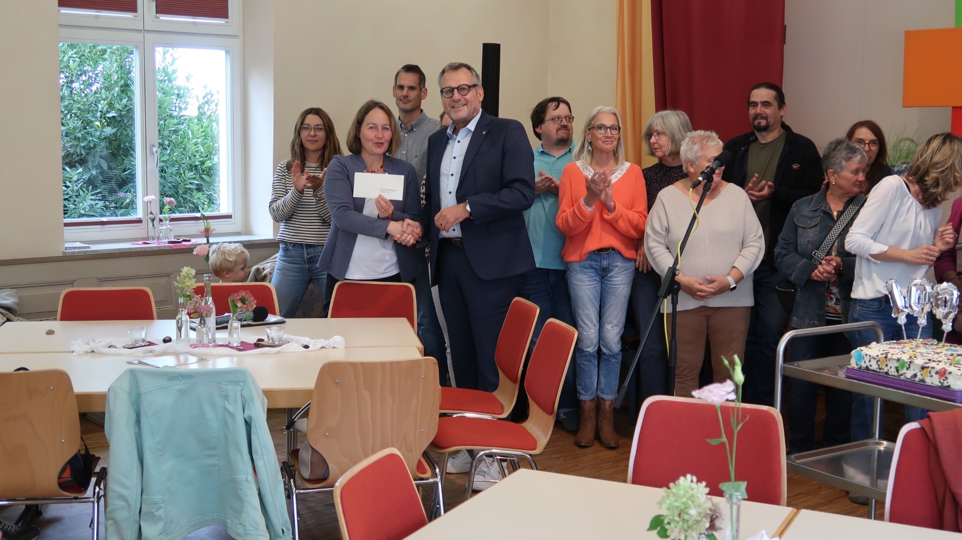 OB Thomas Feser gratulierte persönlich zum Jubiläum.