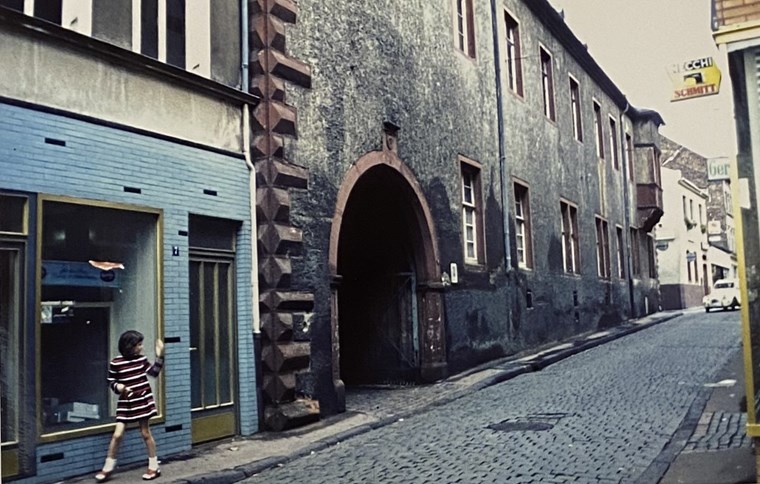 Das städtische Amtshaus und Fa. Thalisia vor dem Abbruch, 1974