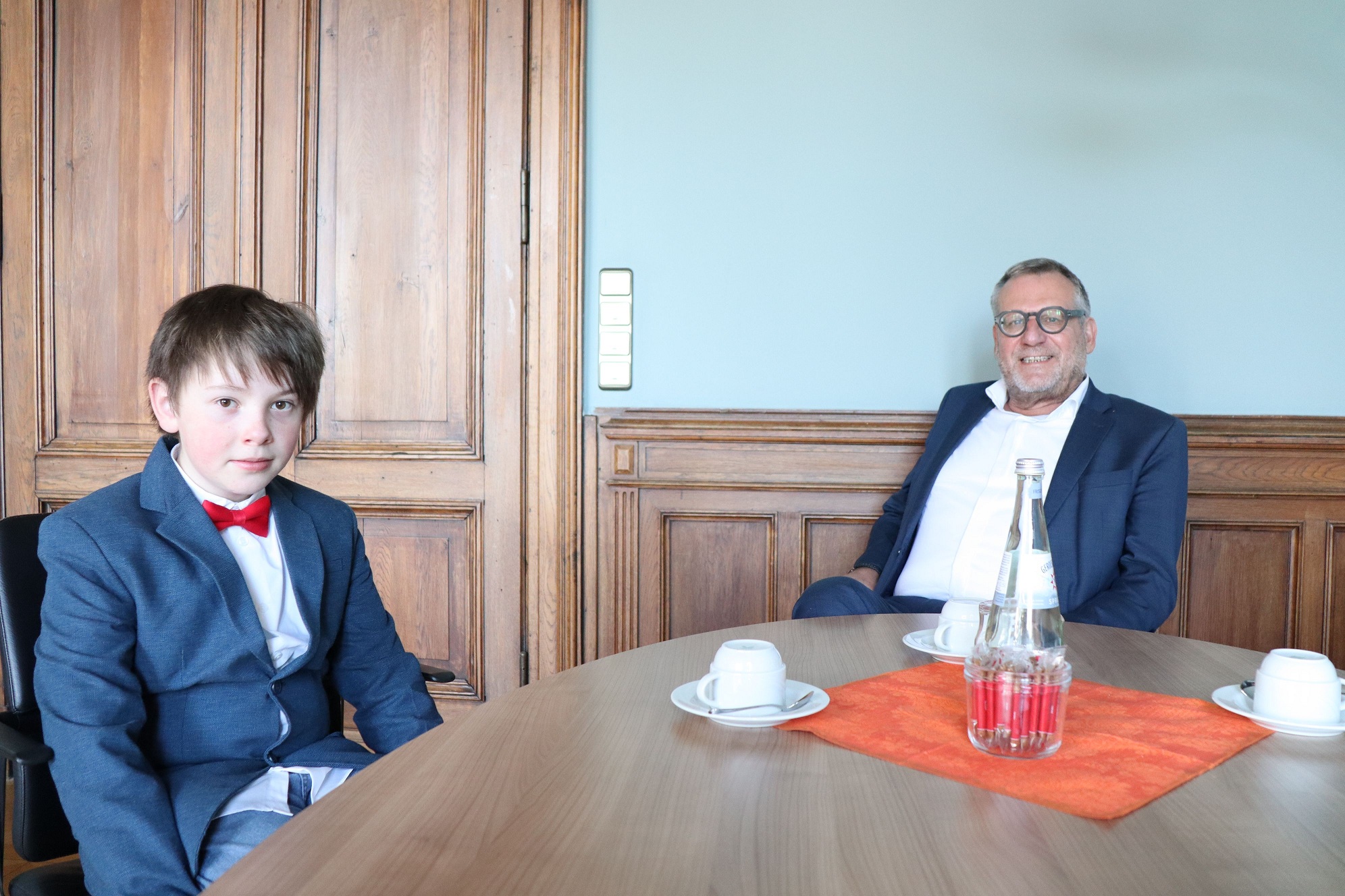Johann Junck und Oberbürgermeister Thomas Feser.