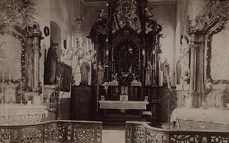 Der Altarraum der 2. Rochuskapelle (19. Jahrhundert), hier von 1886