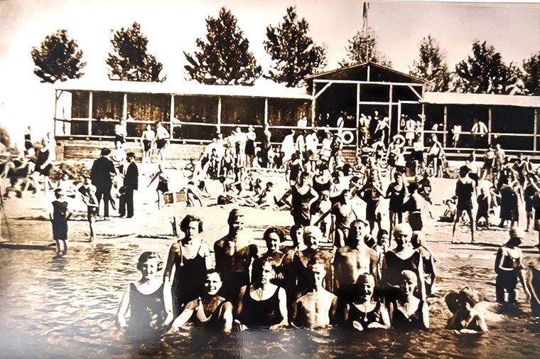 Das Gaulsheimer Strandbad um 1930.