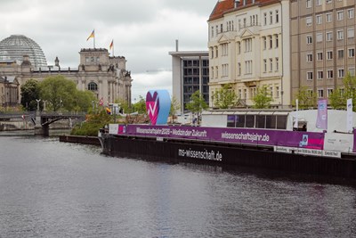 Die MS Wissenschaft bei ihrem Start in Berlin.