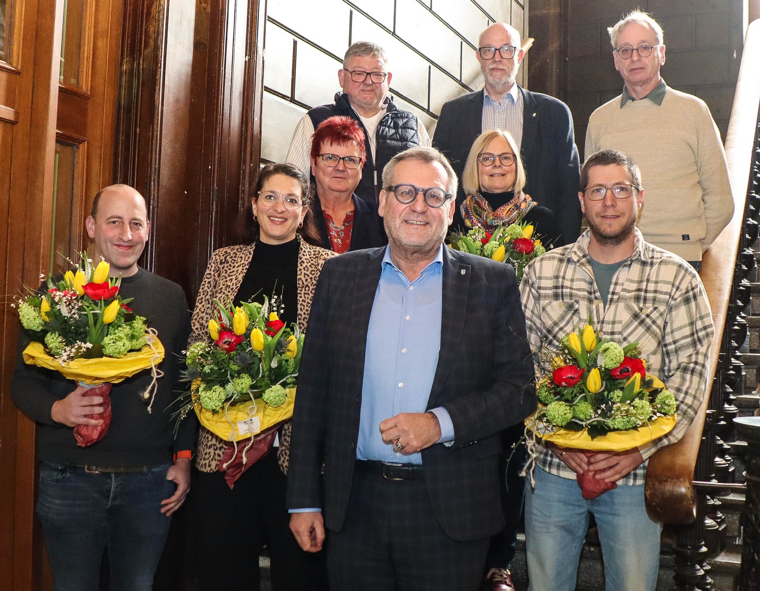 Die Jubilarin, die Höhergruppierten sowie die Amtsleitungen stellten sich gemeinsam mit Oberbürgermeister Thomas Feser zum Gruppenbild.