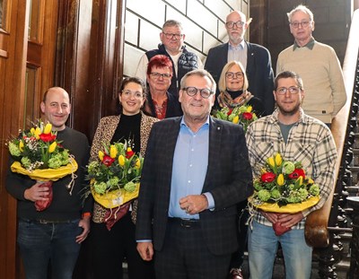 Die Jubilarin, die Höhergruppierten sowie die Amtsleitungen stellten sich gemeinsam mit Oberbürgermeister Thomas Feser zum Gruppenbild.
