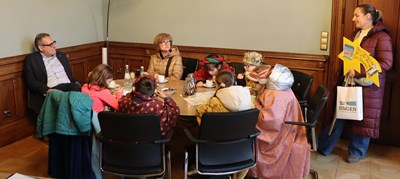 Auch für ein Gespräch mit den Sternsingern nimmt sich Oberbürgermeister Thomas Feser gerne Zeit.