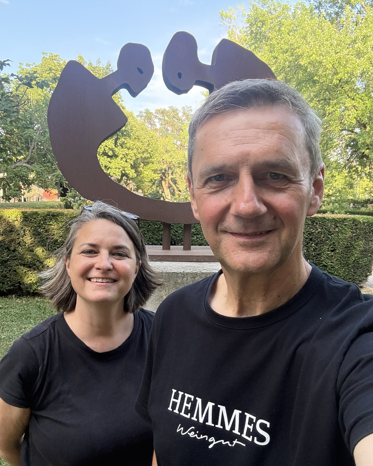Winzer Frank Hemmes und Kunstvermittlerin Jutta Nelißen
