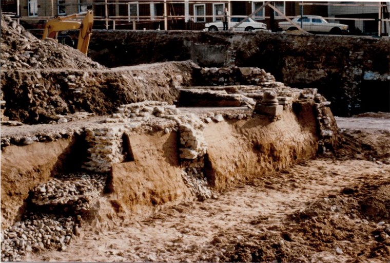 Baugruben in Bingen befördern nicht selten steinerne Quellen der römischen Antike ans Tageslicht.