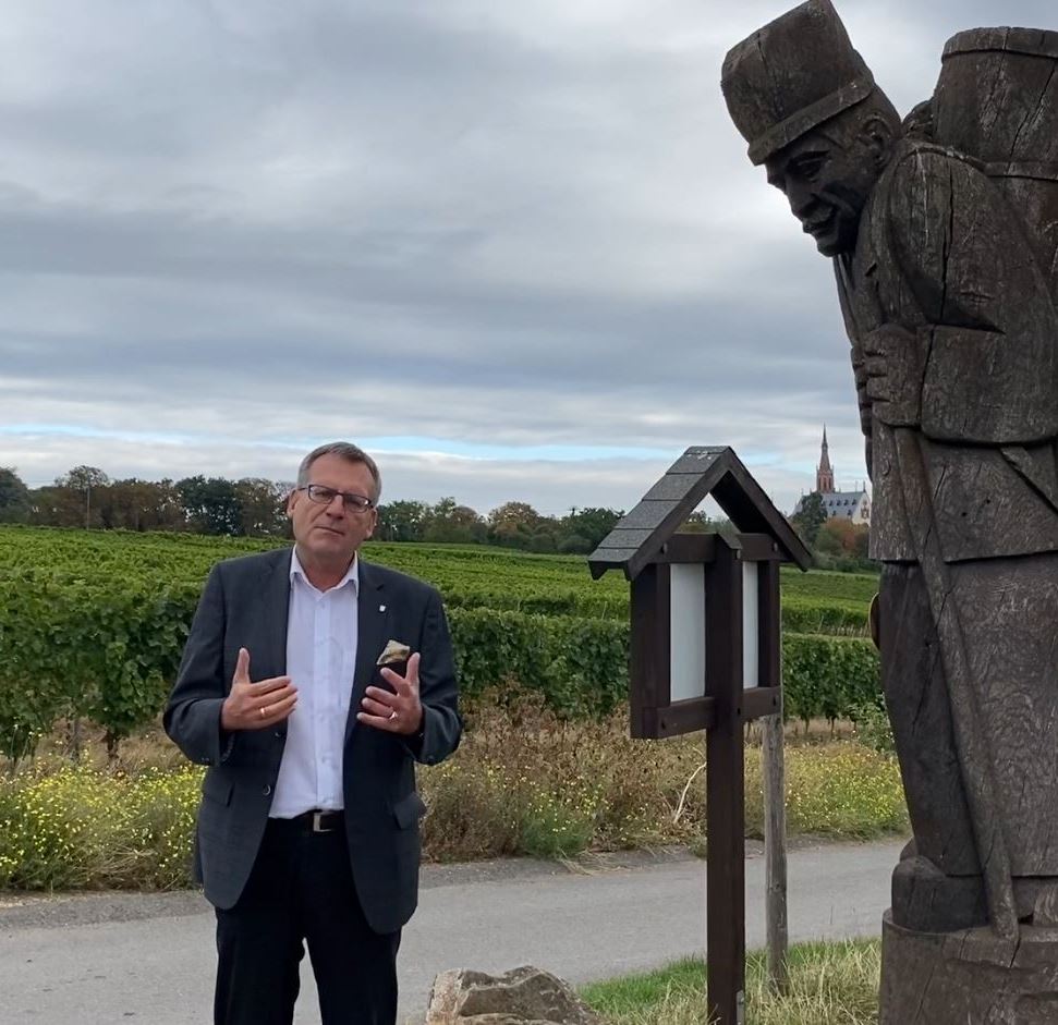 "Bitte nehmen Sie in Flur und Feld Rücksicht – gerade während der Weinlese und Erntezeit"