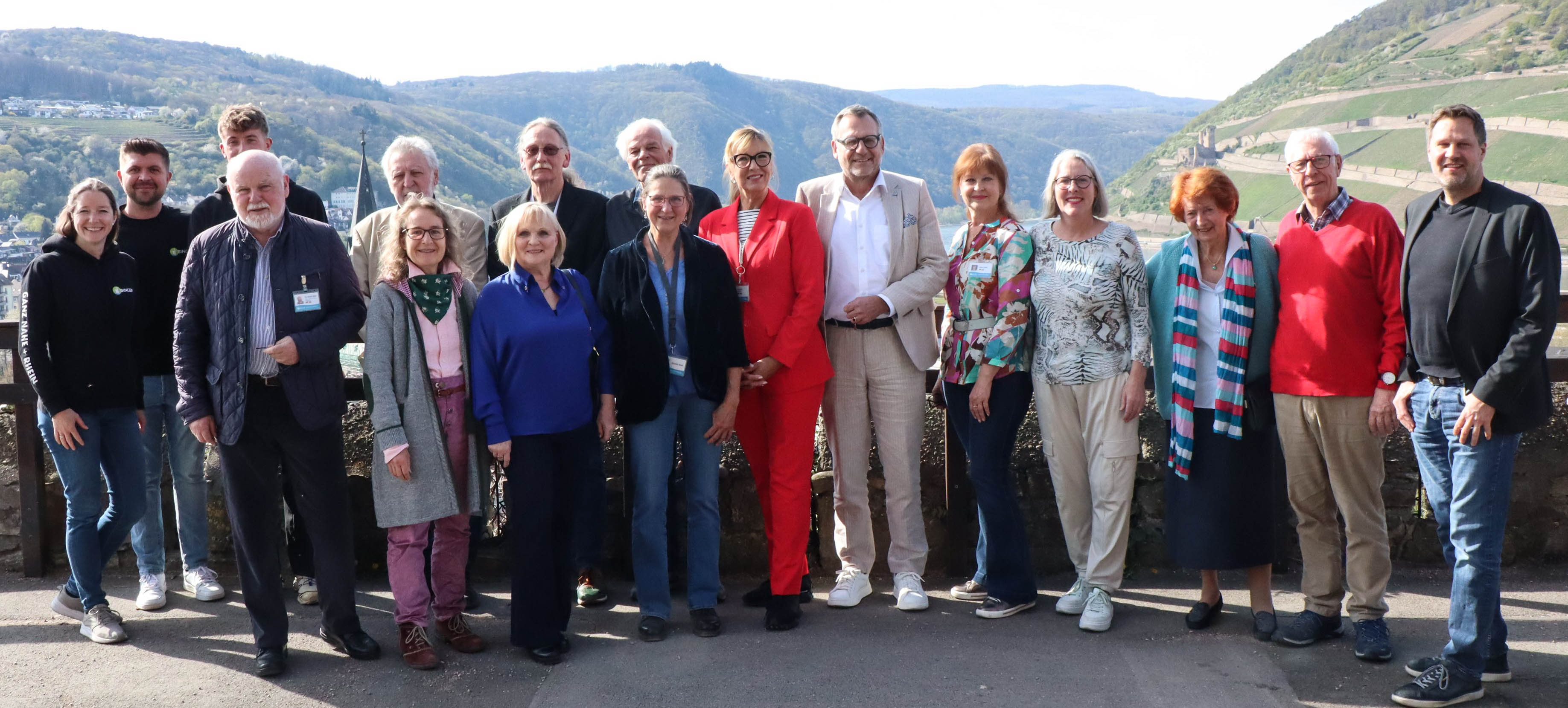 Oberbürgermeister Thomas Feser (Bildmitte) begrüßte die Gästeführerinnen und Gästeführer sowie Mitarbeitende der Bingen Tourismus & Kongress GmbH (TuK).
