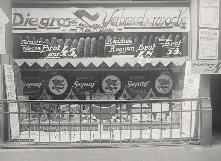Eines weiteres Foto aus der Verkaufsstelle des genossenschaftlichen Konsumvereins Bingen im Sommer 1926