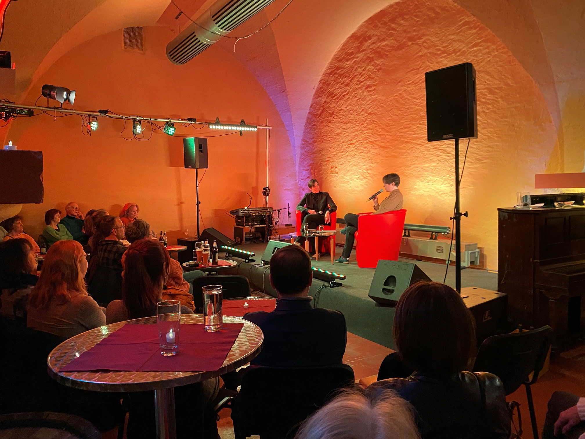 Gaea Schoeters und Lisa Mensing.