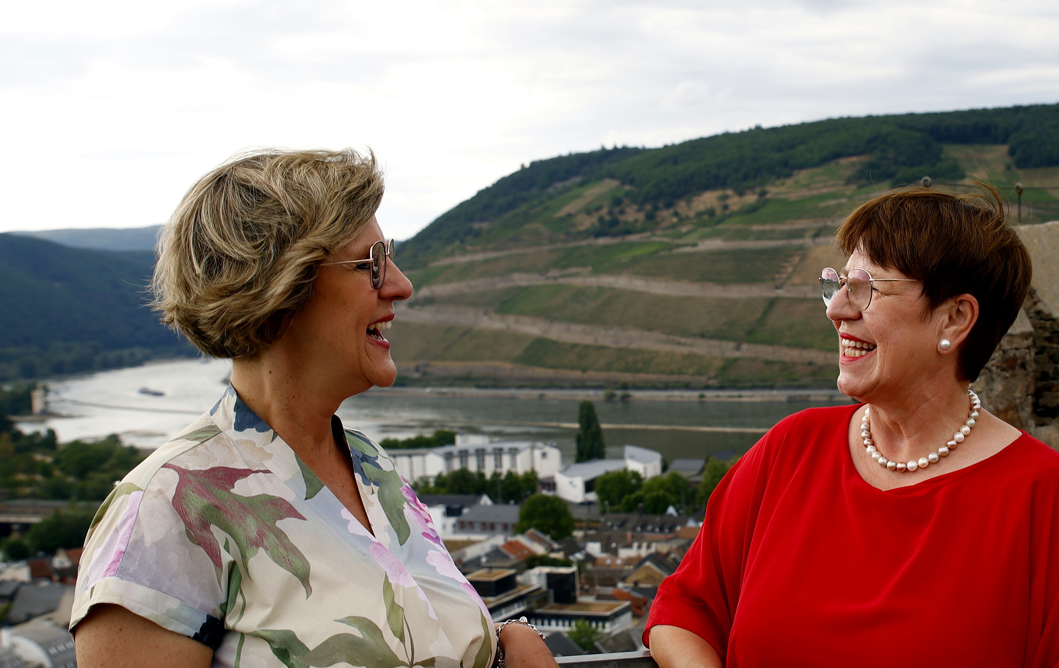 Nicole Kierdorf (l.) und Luise Lutterbach (r.)