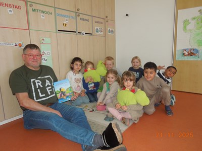 Auch Amtsleiter Ralf Klingler nutzte gerne die Gelegenheit, den Kindern vorzulesen.