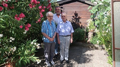 Oberbürgermeister Thomas Feser mit den Jubilaren Irene und Wilhelm Müller.