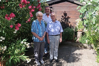 Oberbürgermeister Thomas Feser mit den Jubilaren Irene und Wilhelm Müller. Oberbürgermeister Thomas Feser mit den Jubilaren Irene und Wilhelm Müller.