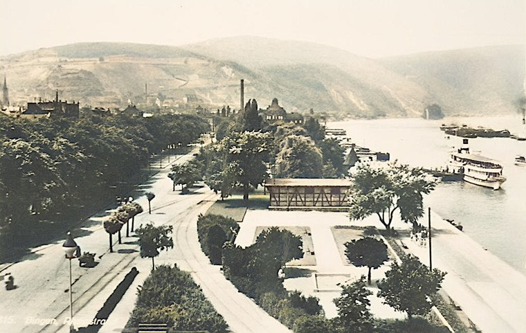 Ende der 1920er/um 1930, möglicherweise kurz vor der Umbenennung der Uferstraße in Hindenburganlage.