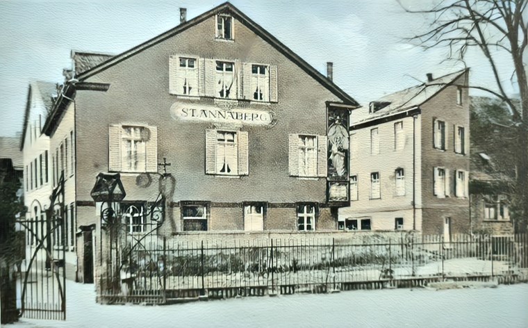 St. Annaberg in den 1920er. Rechts das nach dem 2. Weltkrieg nicht wieder aufgebaute Schwesternhaus.