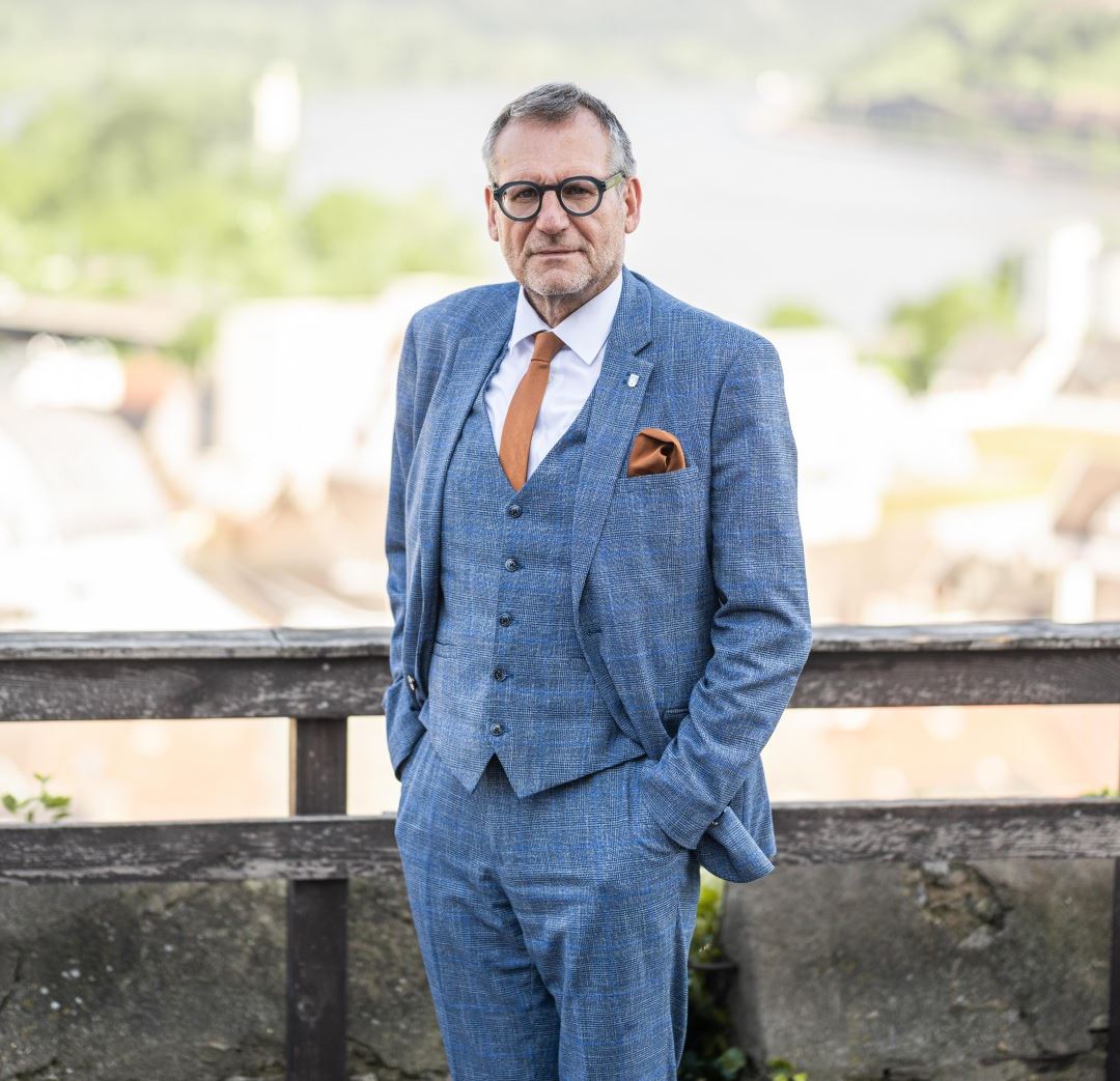 Thomas Feser, Oberbürgermeister der Stadt Bingen am Rhein, fordert vom Land mehr Verantwortung und Verlässlichkeit in der Umsetzung der Krankenhausplanung und der Sicherstellung regionale Grund- und Notfallversorgung