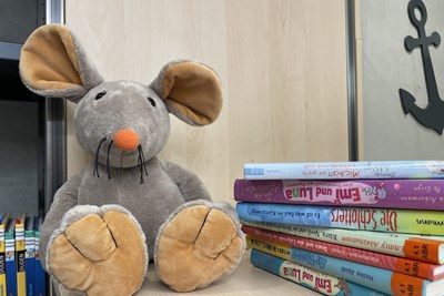 Vorlesestunde für Kinder mit Tiger und Bär Vorlesestunde für Kinder mit Tiger und Bär