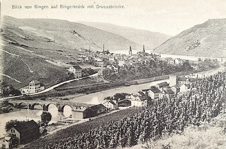 Das Foto zeigt, wie in Bingerbrück der Bereich wischen Drususbrücke und „Darmverschlingung“ um 1900 aussah.