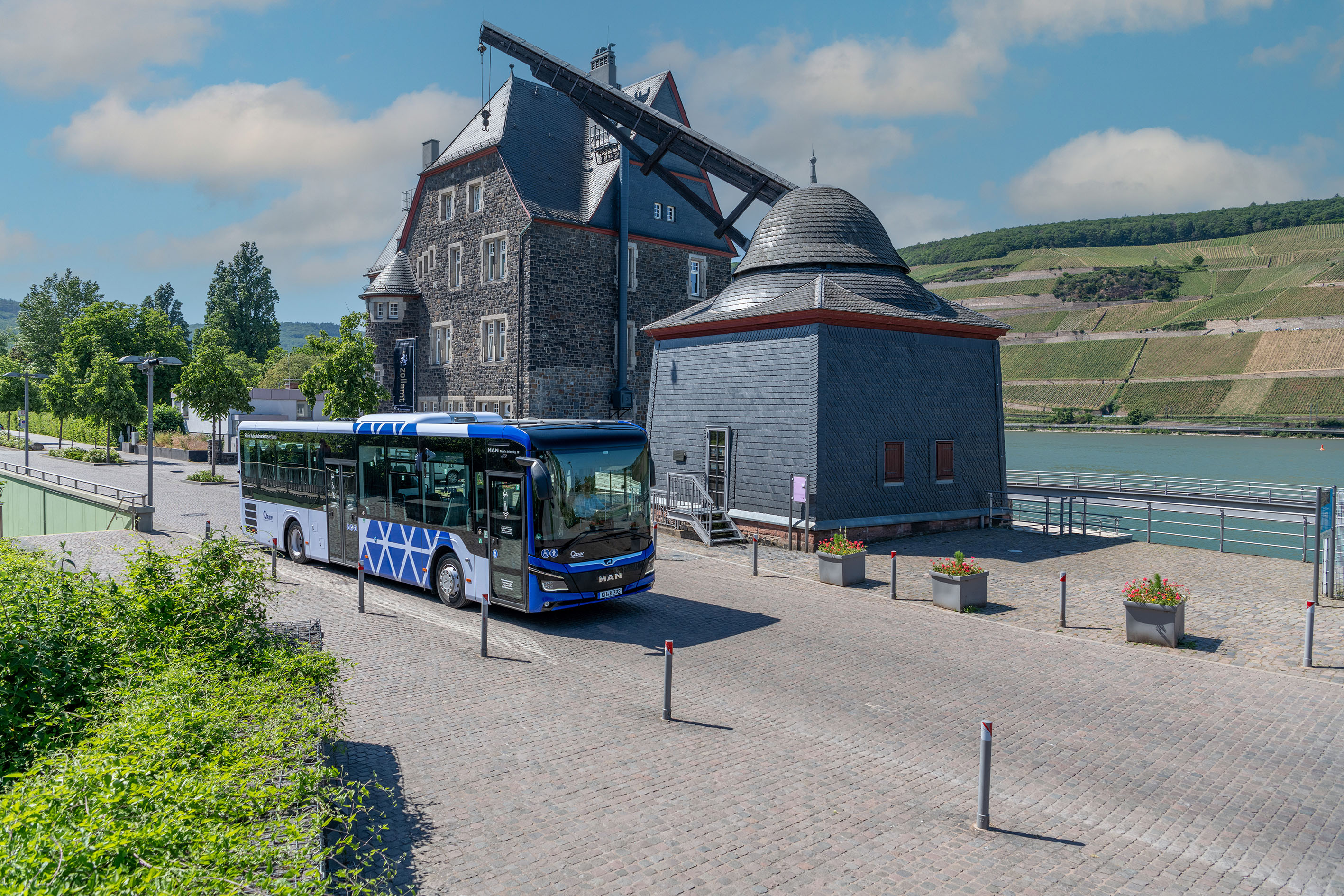 Mit dem Bus bequem zu Rhein in Flammen in Bingen.