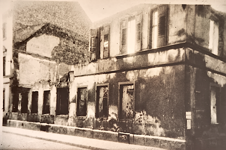 Der Pariser Hof, 1945.