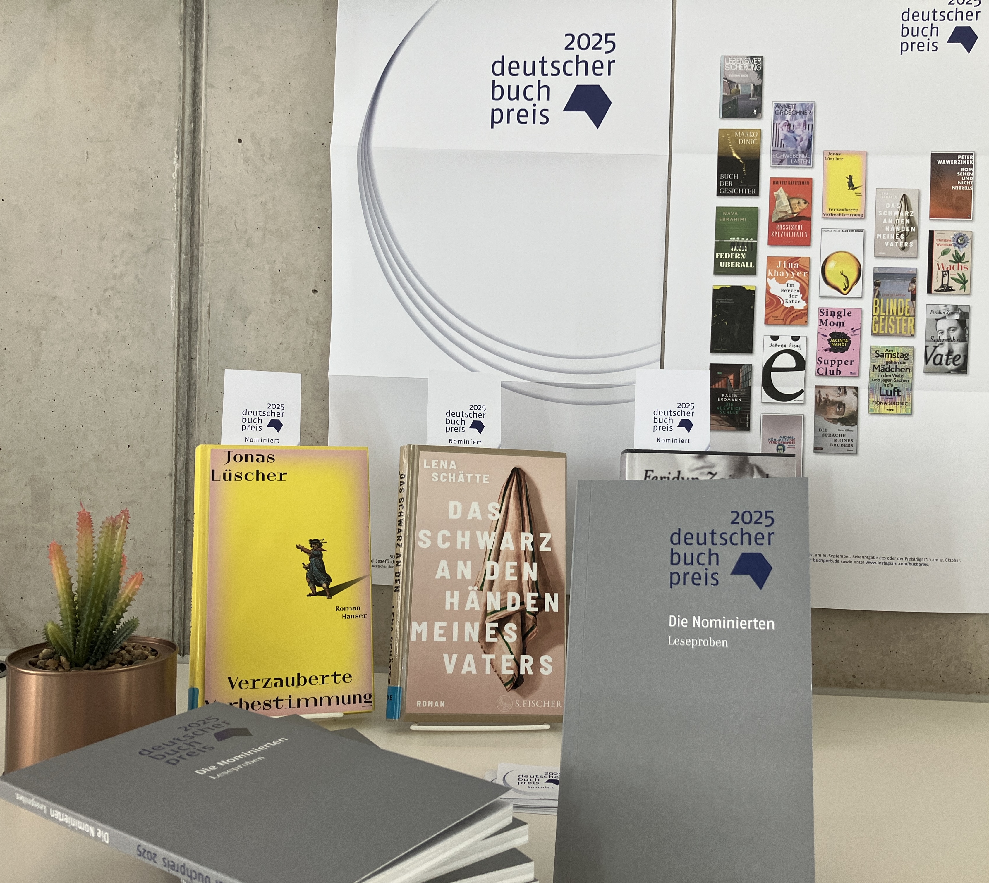 Die zum „Deutschen Buchpreis 2025“ nominierten Bücher sind auch in der Bücherei³ präsent.