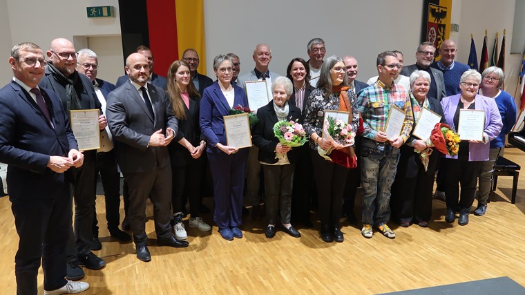 Zahlreiche ehrenamtlich Aktive aus dem Kreis Mainz-Bingen wurden mit dem Ehrenbrief des Landrats ausgezeichnet.