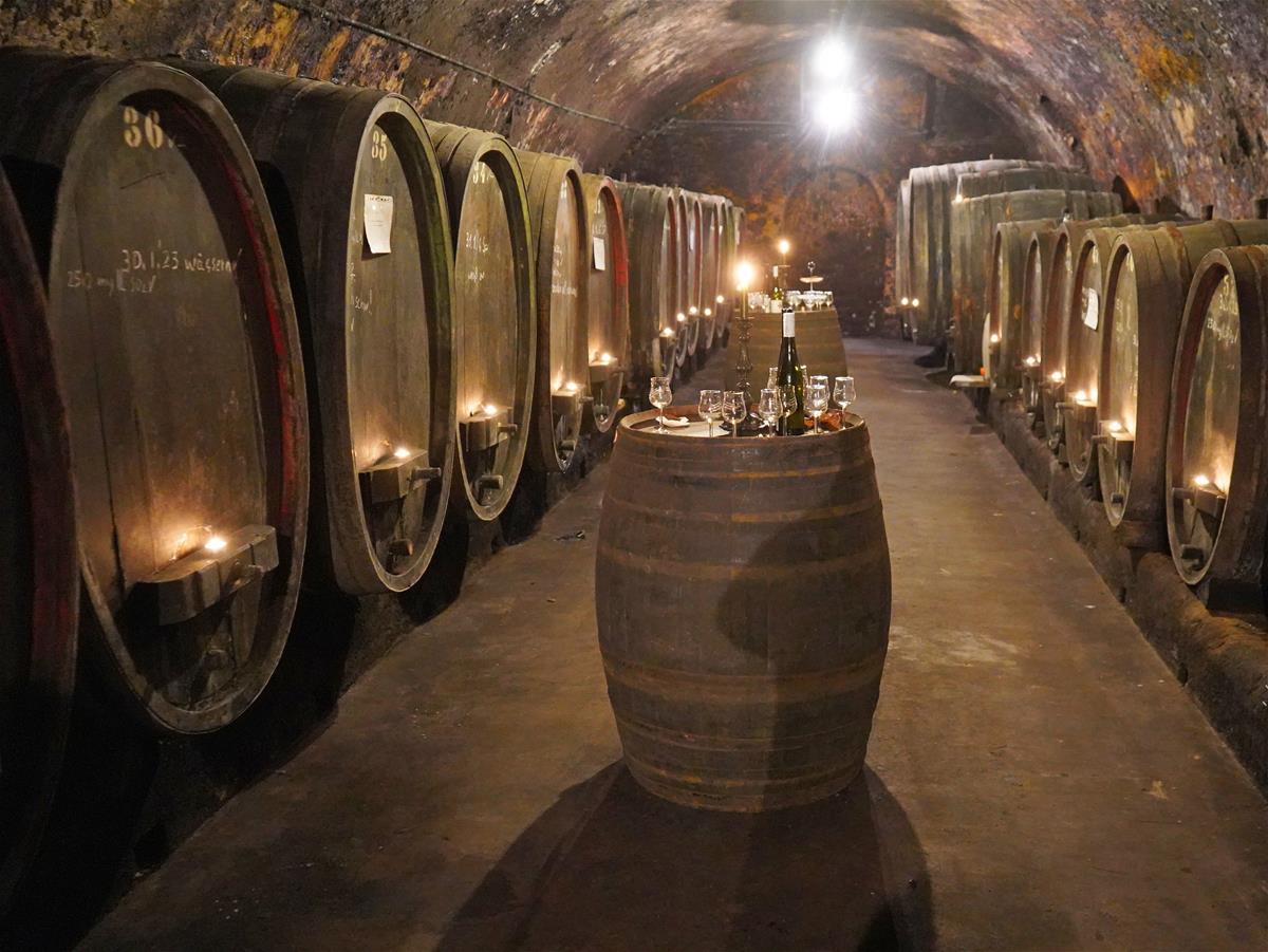 Binger Kellerführungen - Eine Zeitreise durch die Jahrhunderte mit Wein und Häppchen