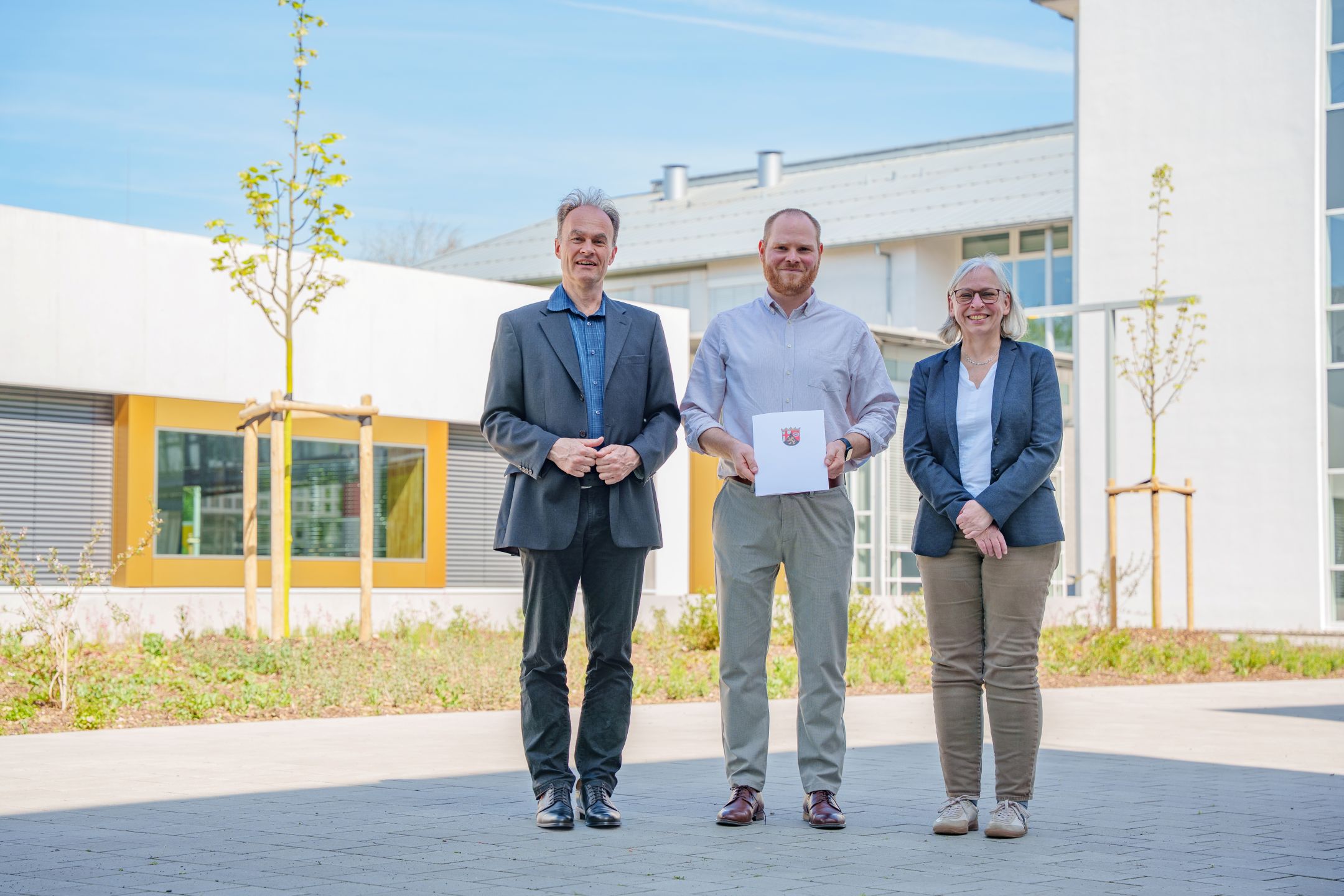 v. l.: Dekan Prof. Dr.-Ing. Christian Baier-Welt, Prof. Dr. Schüngel-Nakelski, Präsidentin Prof. Dr. Antje Krause