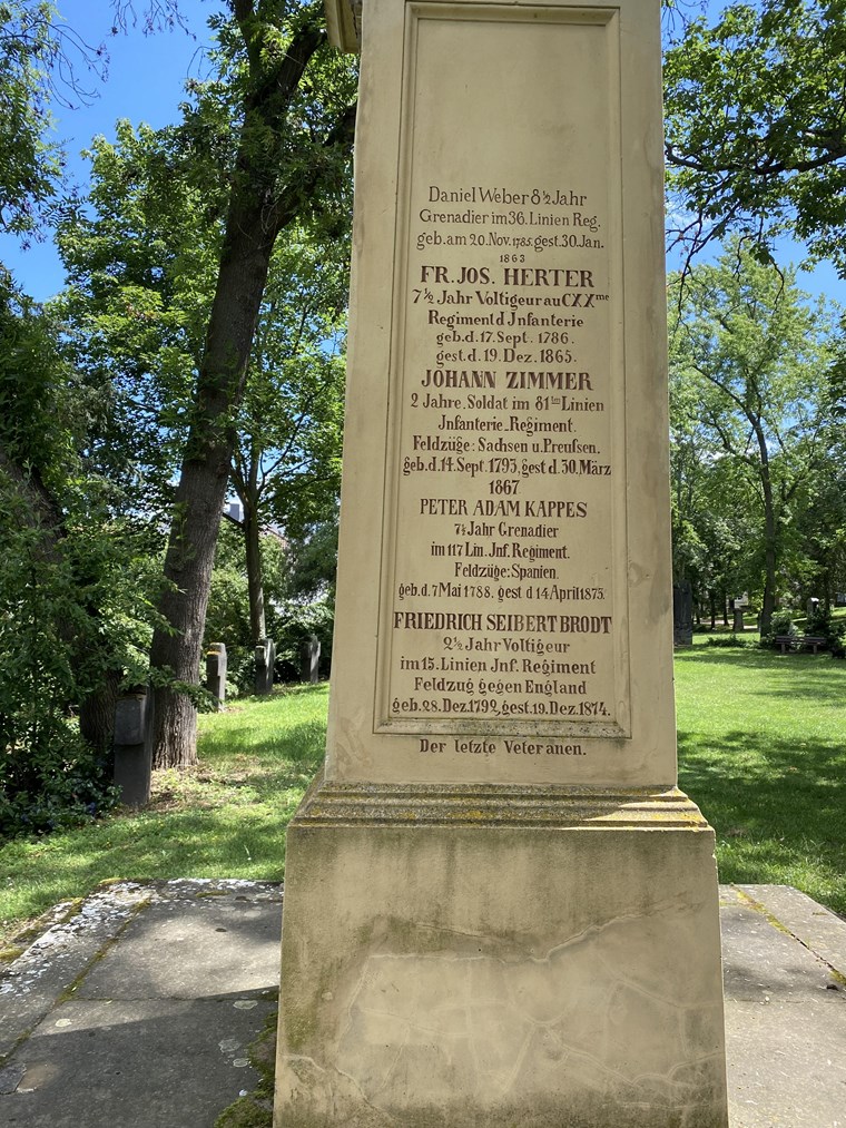 Veteranendenkmal auf dem Alten Friedhof, Bingen (von Westen)