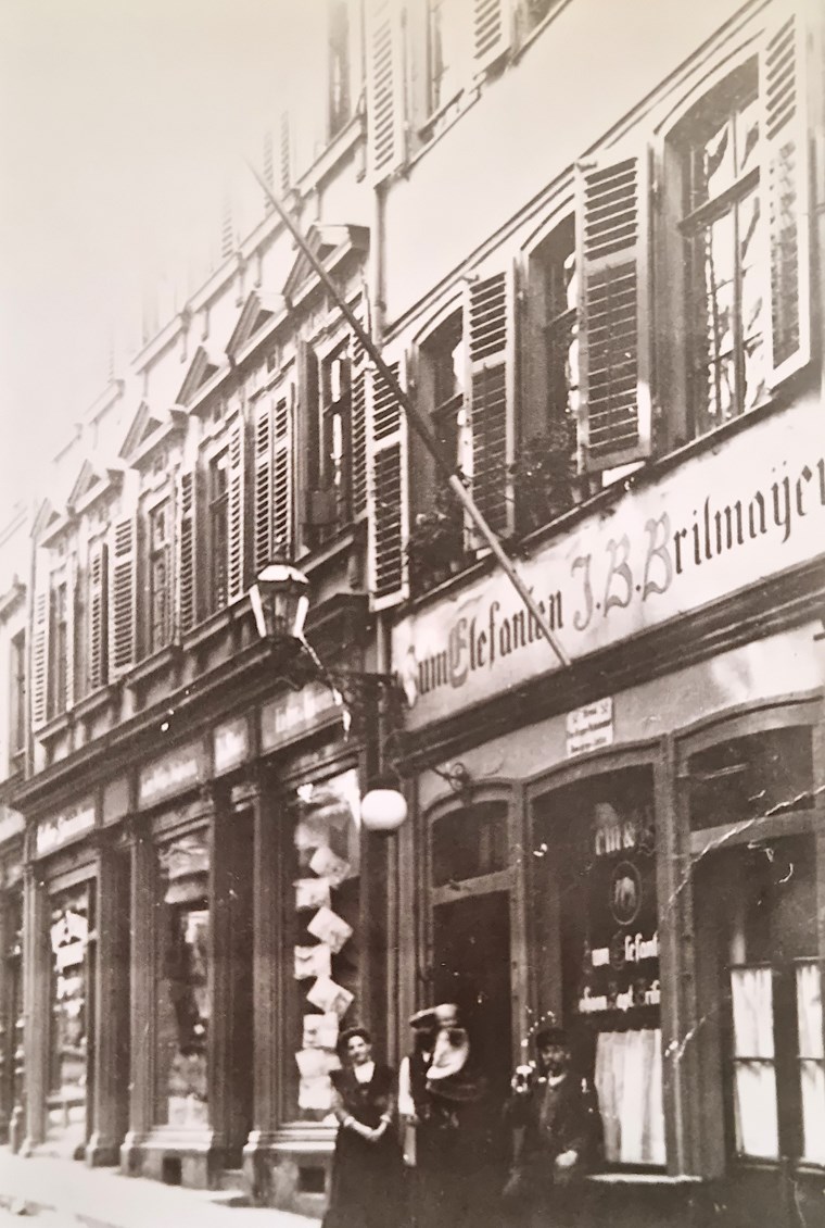 Elefanten-Restaurant 1910, Besitzer J.B. Brilmayer und Tochter Anna Kauper