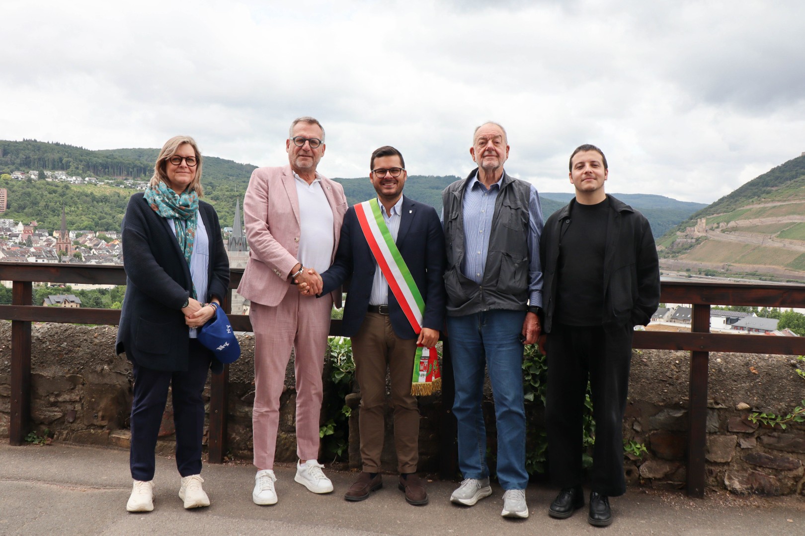 Monica Beifiori, Oberbürgermeister Thomas Feser, Matteo Pressi, Vittorino Beifiori und Roberto Bonturi (v. li.) stellten sich zum Erinnerungsbild.