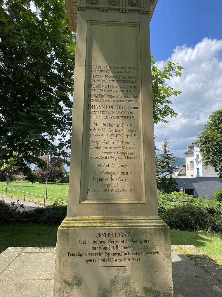 Veteranendenkmal auf dem Alten Friedhof, Bingen (von Osten)