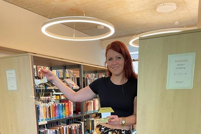 Bücherei³-Leiterin Julia Löffler freut sich auf die bevorstehende Geburtstagsfeier.