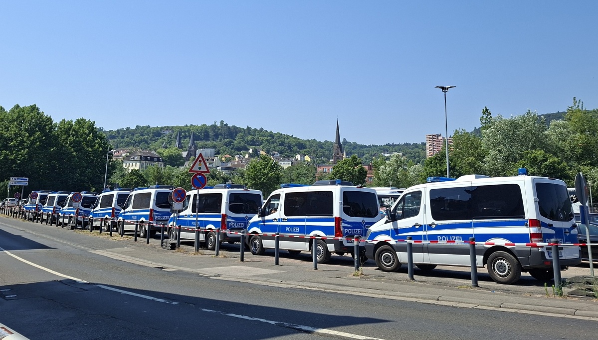 Die Polizei war am Samstagvormittag präsent, Ausschreitungen gab es keine.