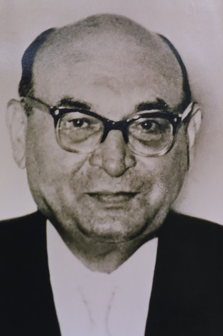 Dr. Walter Asbach