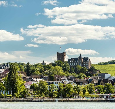 Kulturufer Burg Klopp + Kulturufer vom Rhein aus, Quelle Stadt Bingen, Foto Dominik Ketz