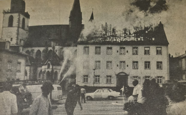 Die Mädchenschule brennt