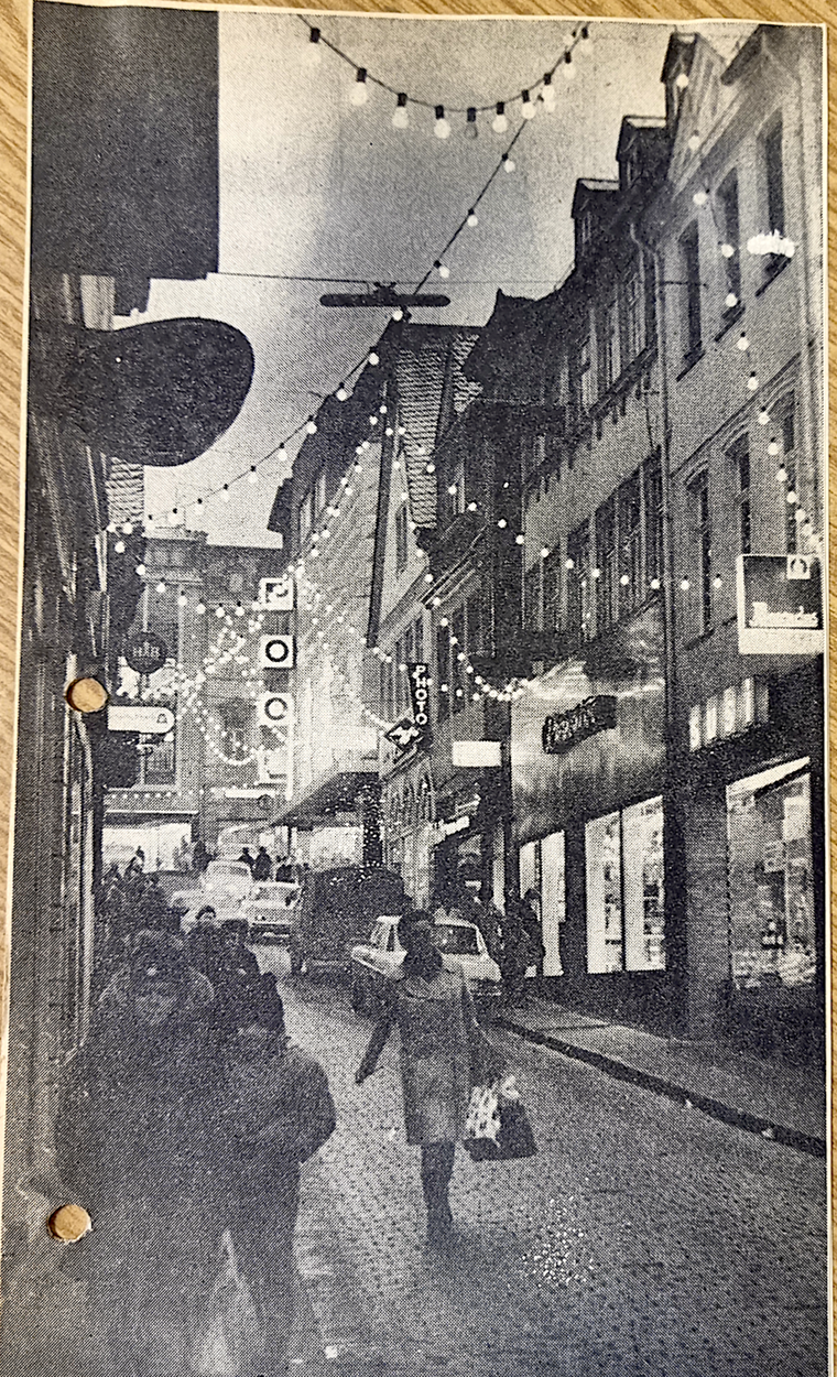 Die Salzstraße mit Lichterketten ca. 1970.
