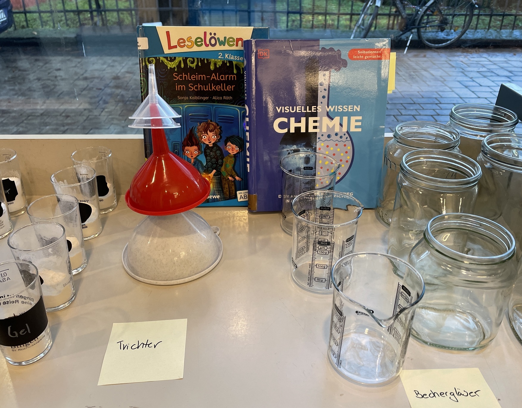 Beim BINger MINTwoch können sich alle Kinder auf spannende Experimente rund  um Mathe, Chemie, Technik, Naturwissenschaft und Co. freuen.