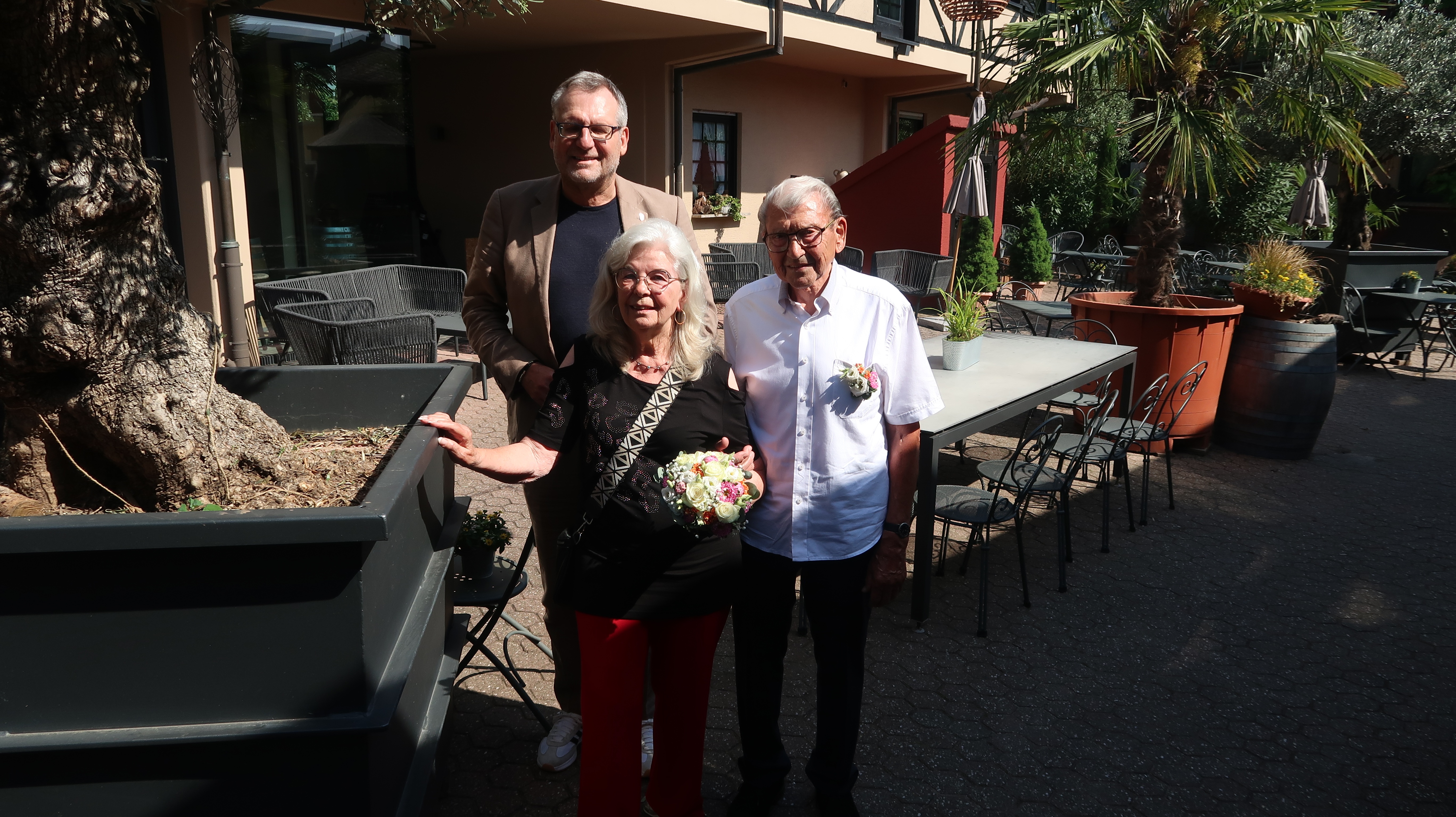 Oberbürgermeister Thomas Feser gratulierte Meta und Franz-Josef Gundlach zur Eisernen Hochzeit.