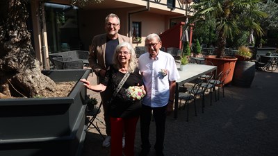 Oberbürgermeister Thomas Feser gratulierte Meta und Franz-Josef Gundlach zur Eisernen Hochzeit.